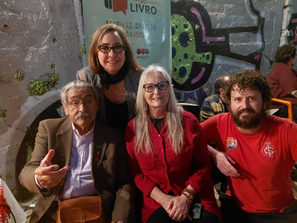 Olívio Dutra participa de noite de literatura e de música organizada pelo SindJoRS